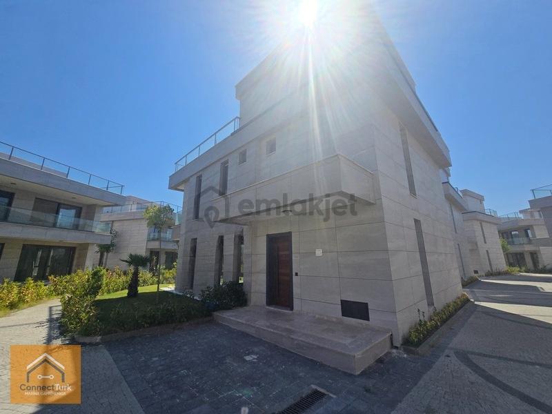 Costa Marinde Denize Sıfır Geniş Teraslı 5+1 Müstakil Villa - 29