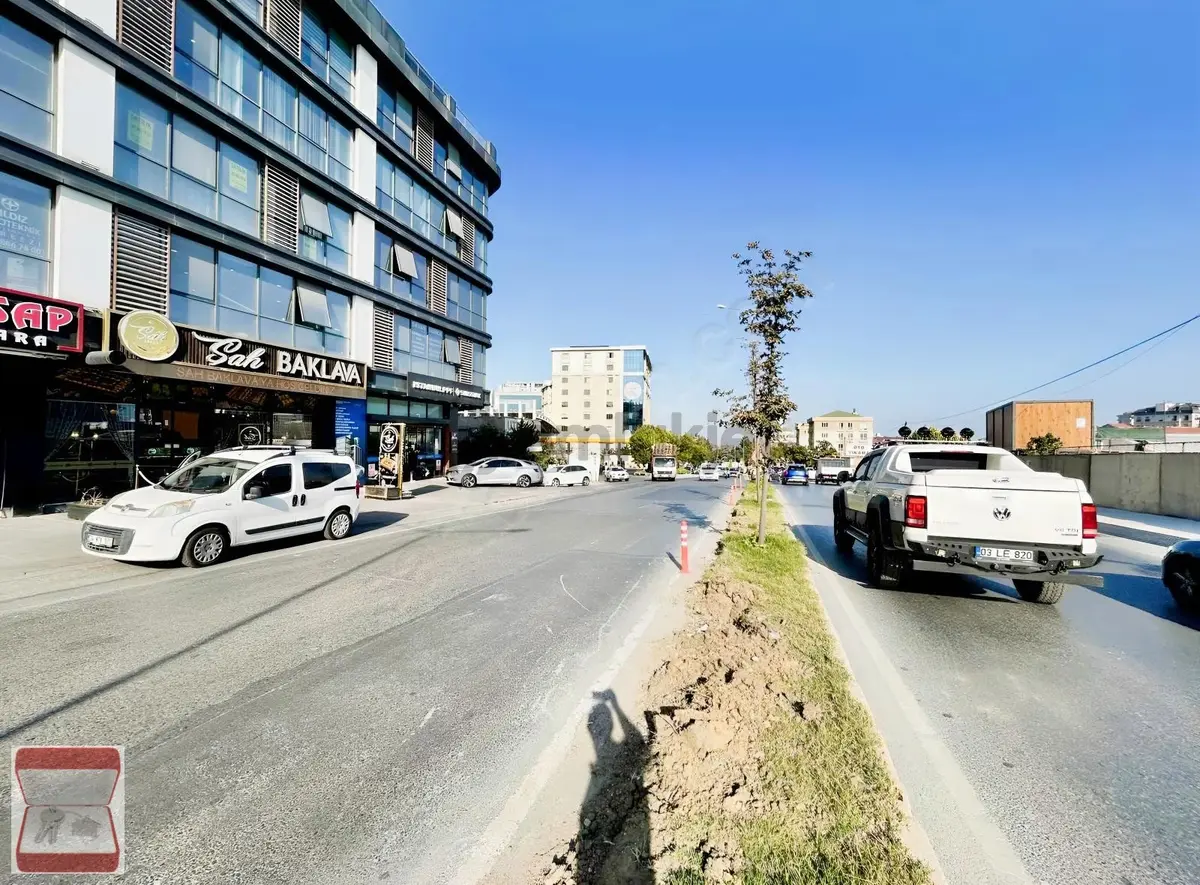 Corner Offıce Plaza Cadde Üstü Devren Kiralık Dükkan - 26