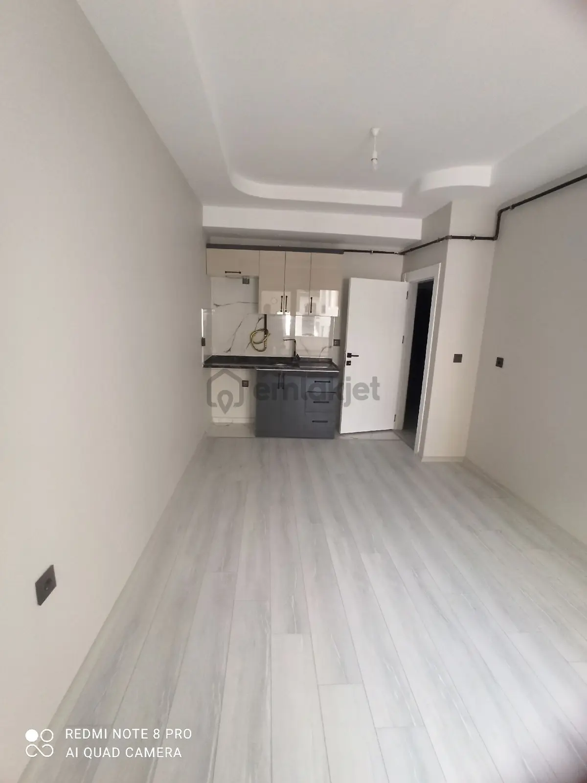 Avm Arkasi Kiralik 1+1 Boş Daire - 6