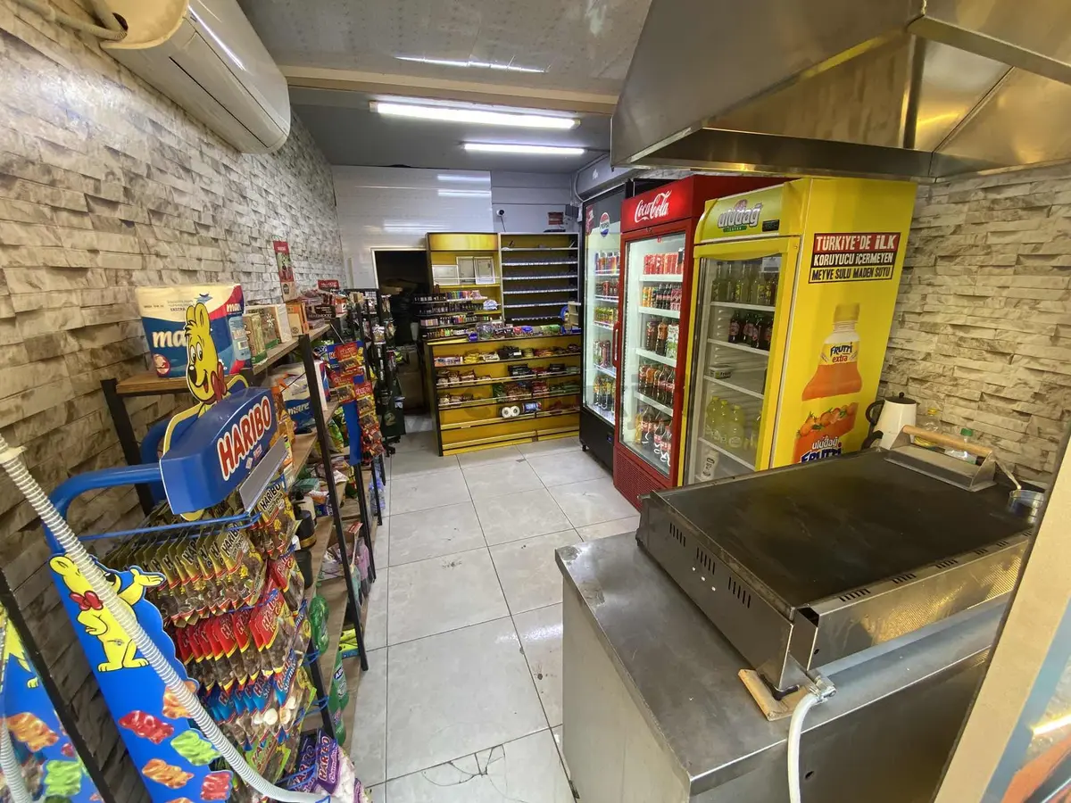 Alsancak'ta Devren Kiralık Büfe - 9