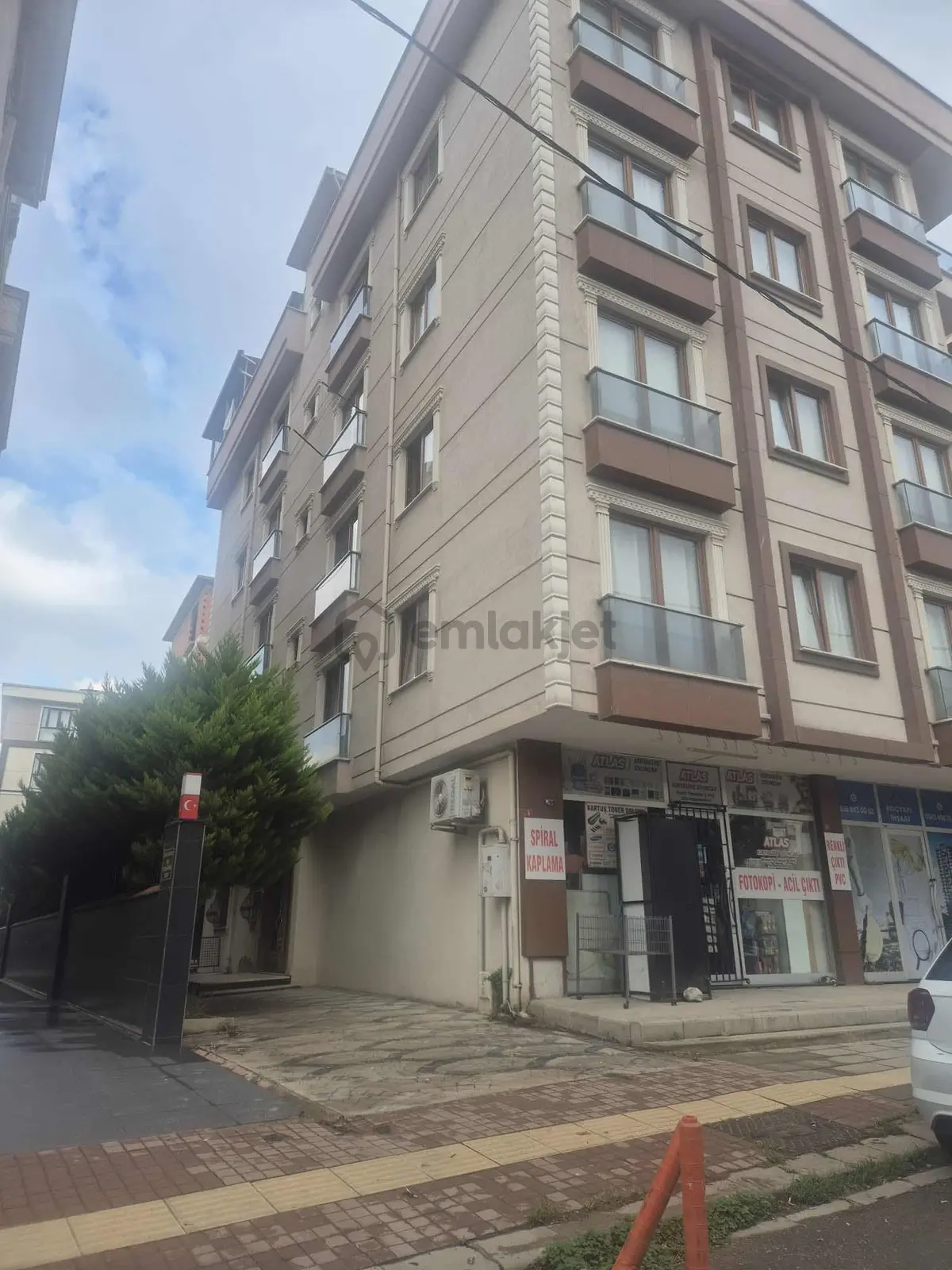 Pendik Bahçelievler Mah. Merkezi Konumda Satılık 3+1