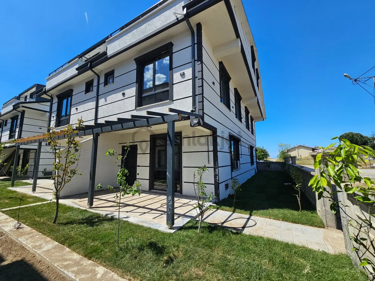 Deniz'den 4+1 Denize Yakın , Yerden Isıtmalı,bahçeli Villa - 6