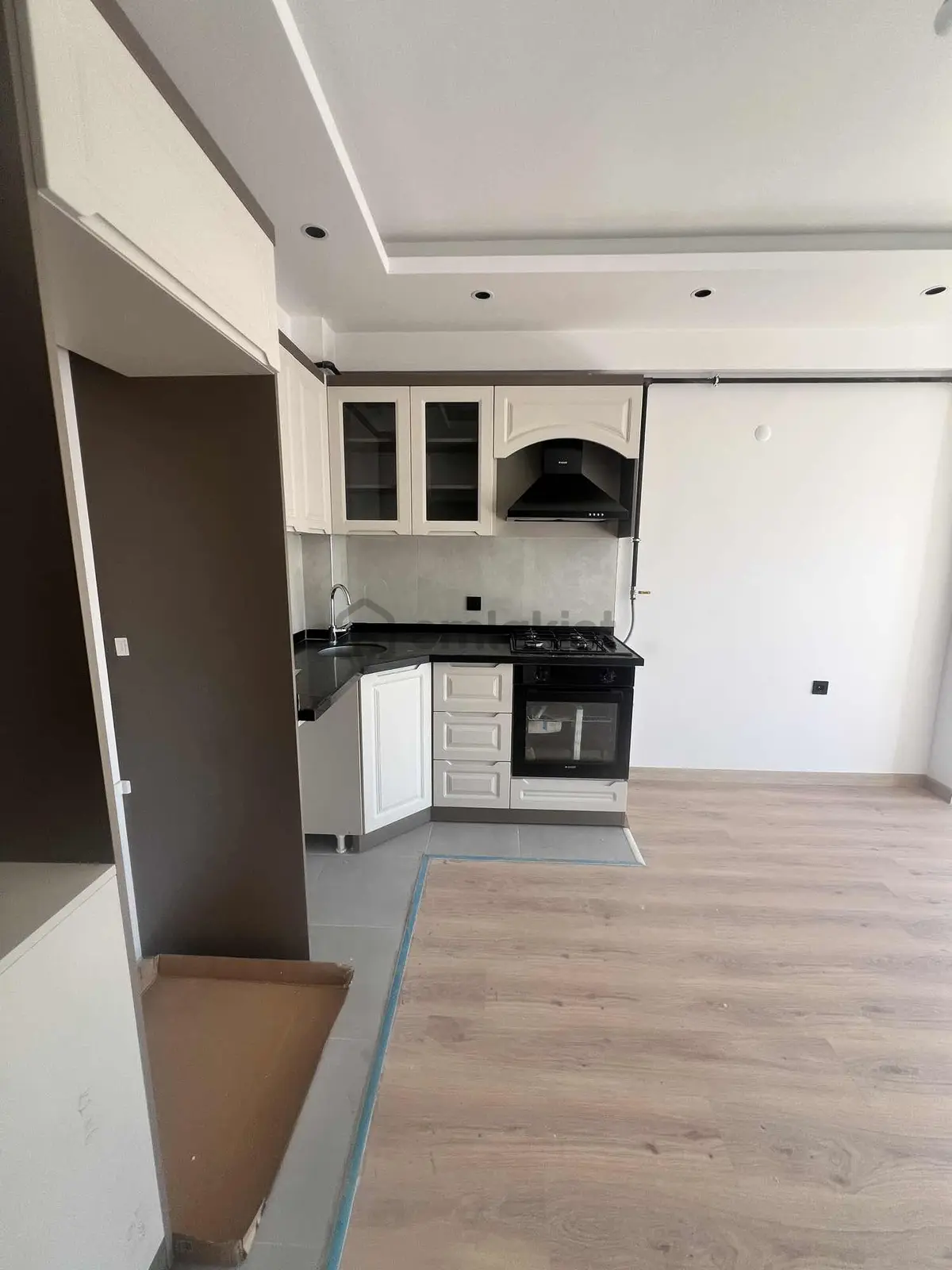 Enyapı İnşaattan Tepe Bölgesinde 1+1 Kiralık Daire - 31