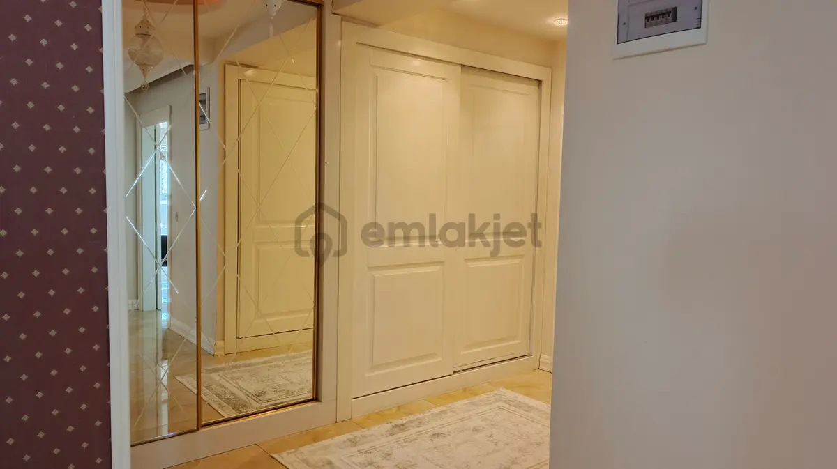 Urfa Yolunda Caddeye Sıfır 4+1 Bakımlı Daire - 15