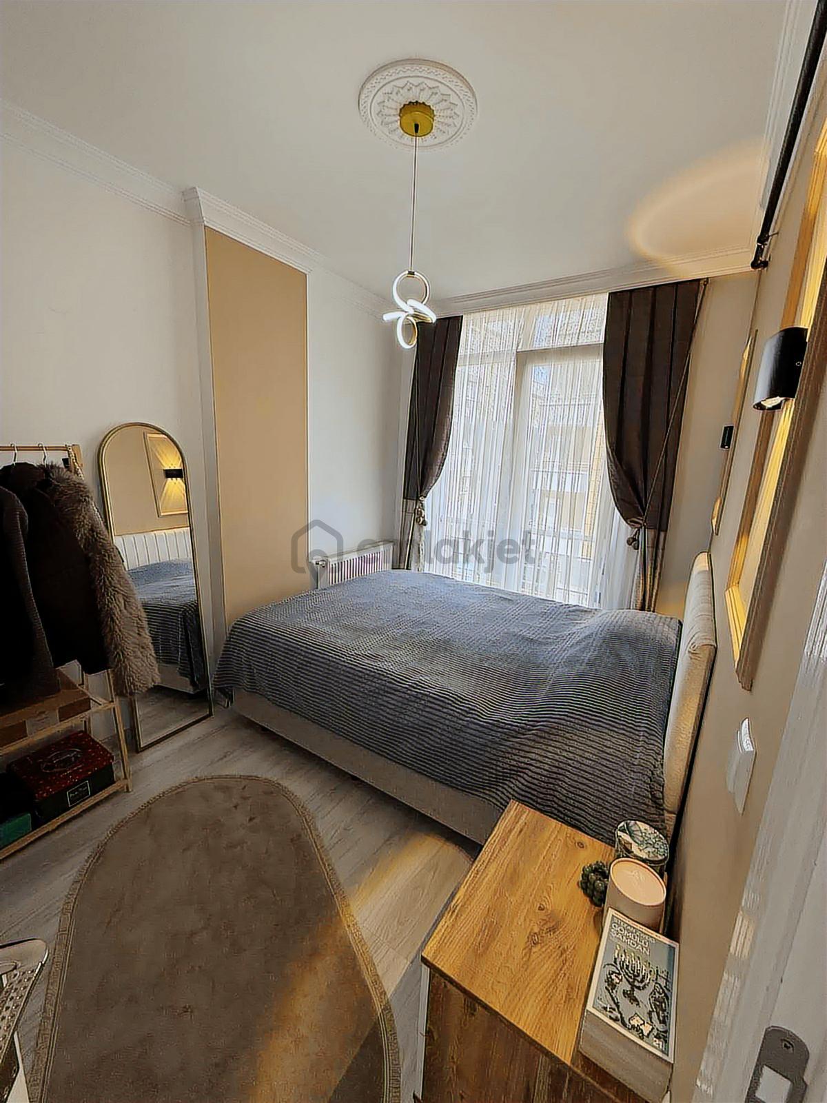 Tramvaya Cephe Az Kullanılmış Eşyalı Lüks 1+1 Daire - 9