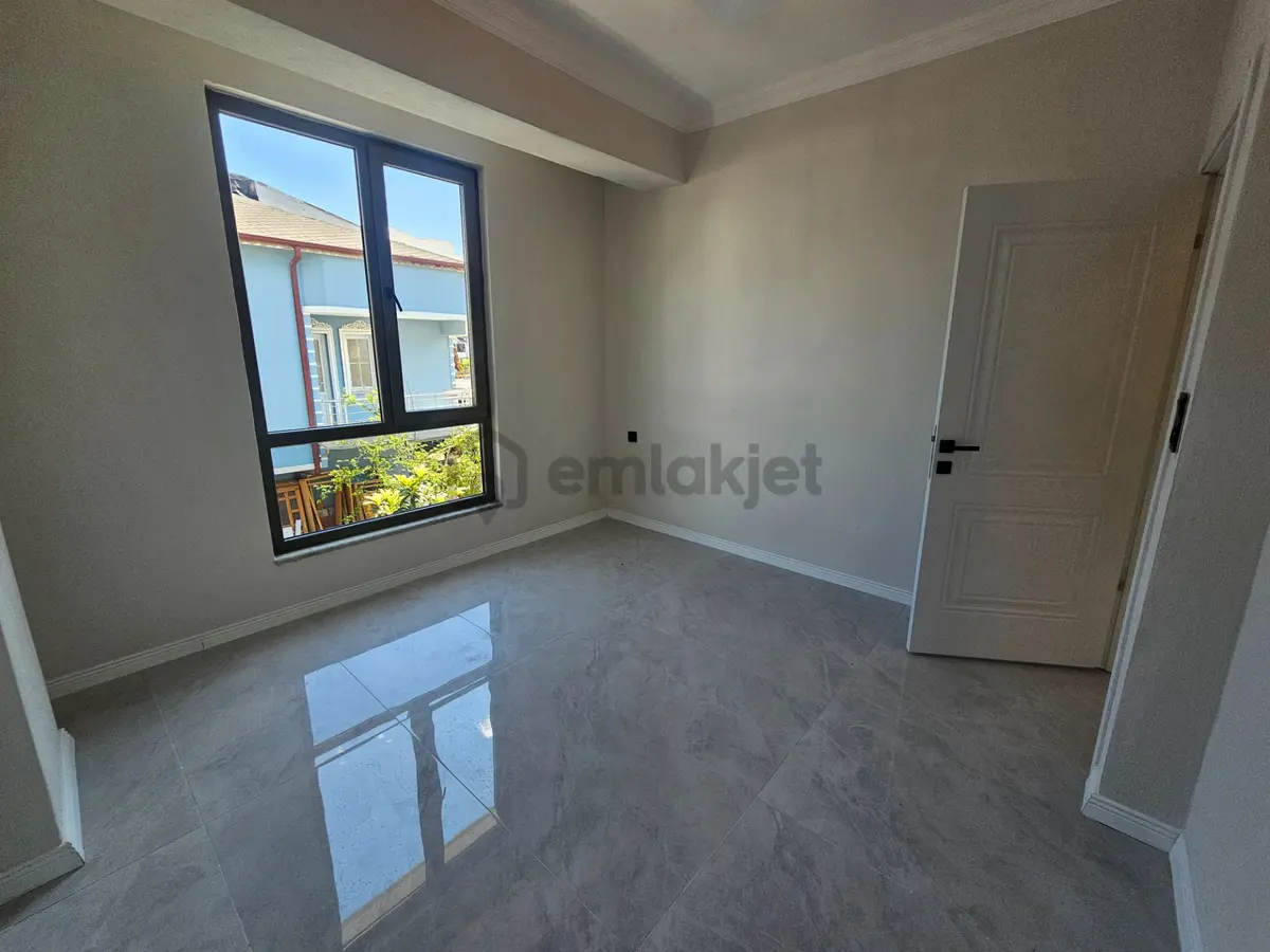 Deniz'e 50 Mt Mesafede 3+1 , Geniş Bahçeli Satılık Villa - 27