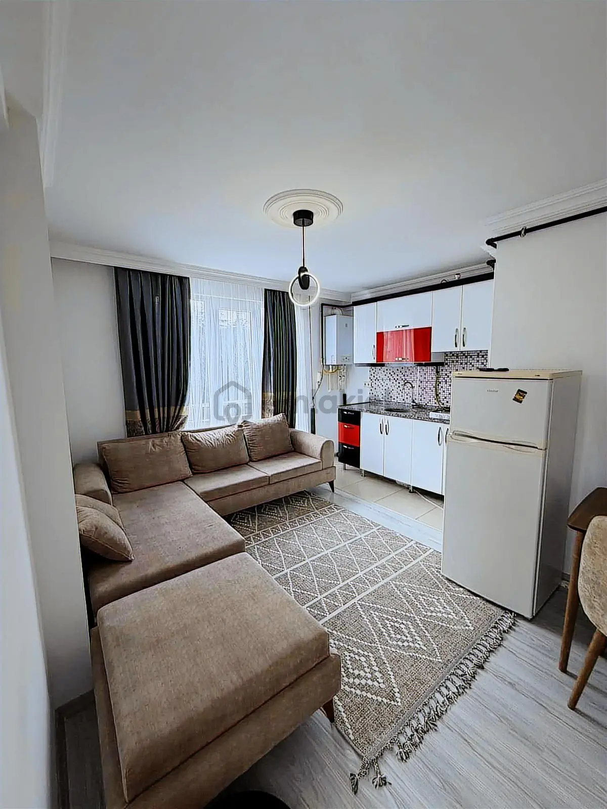 Abonelikler Açık Eşyalı 1+1 Daire