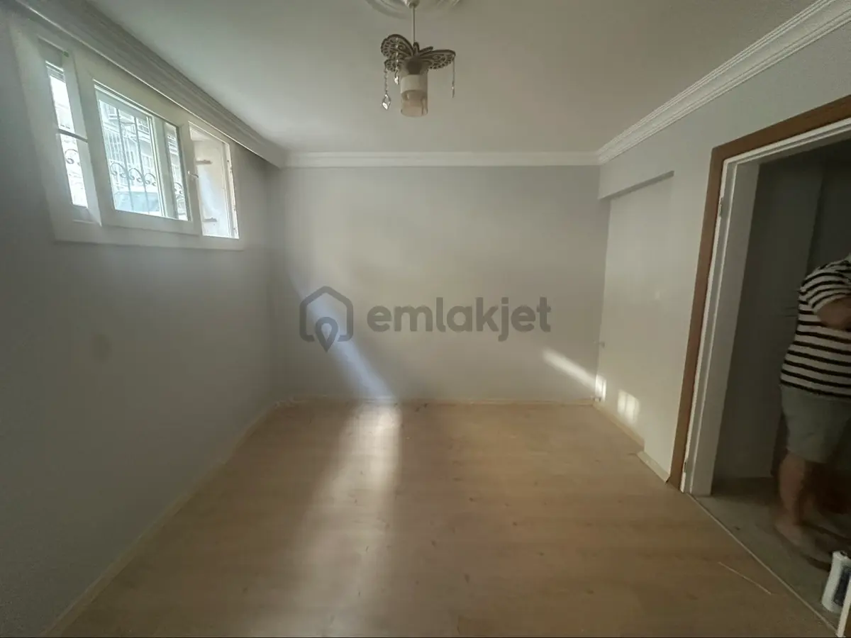 Karabağlar'da Kiralık 3+1 Ferah Ve Boş Daire - 7