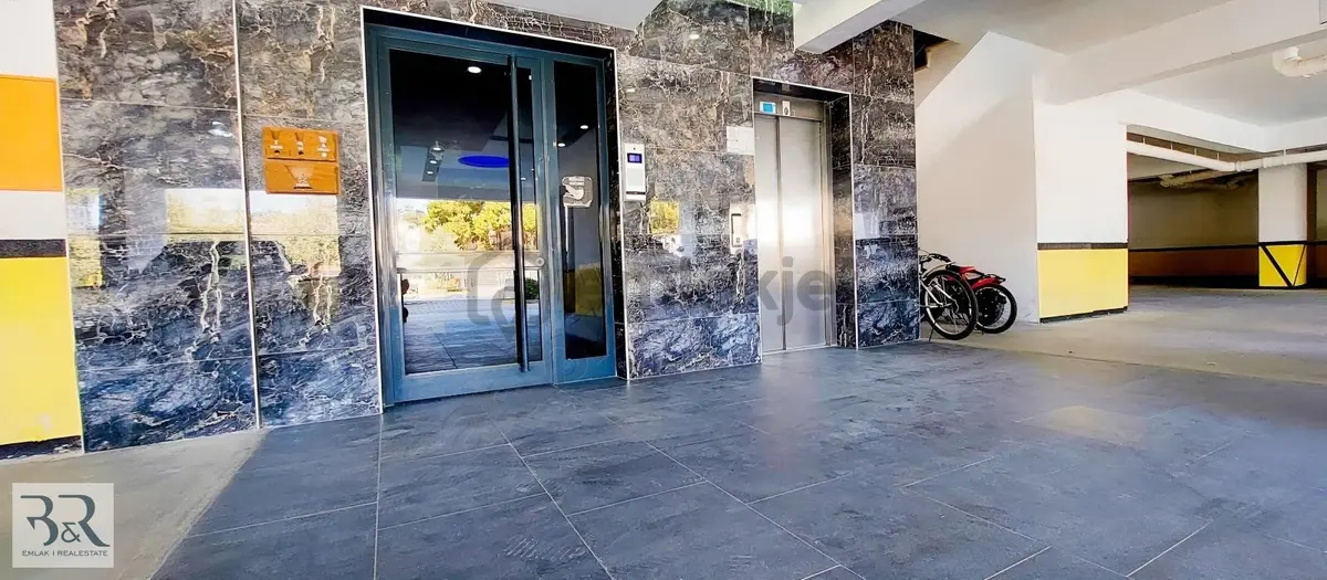 Doğalgazlı Havuzlu Sitede Geniş 3+1 Daire - 24