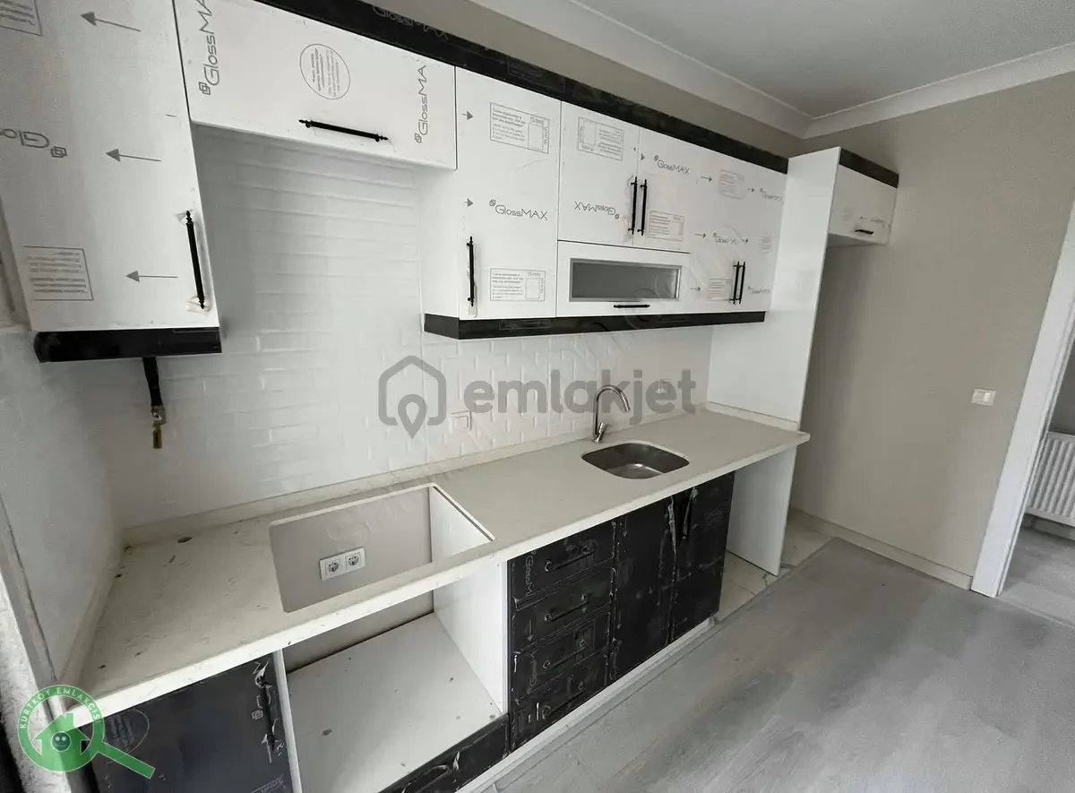 Pendik Çamçeşme'de Satılık 2+1 Kapalı Otoparklı Daire - 8