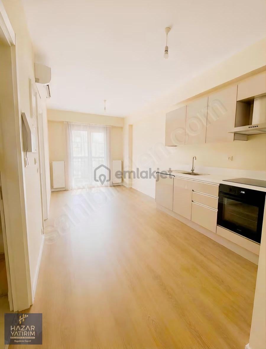 Sur Cadde'de |balkonlu| 1+1 Satılık - 10