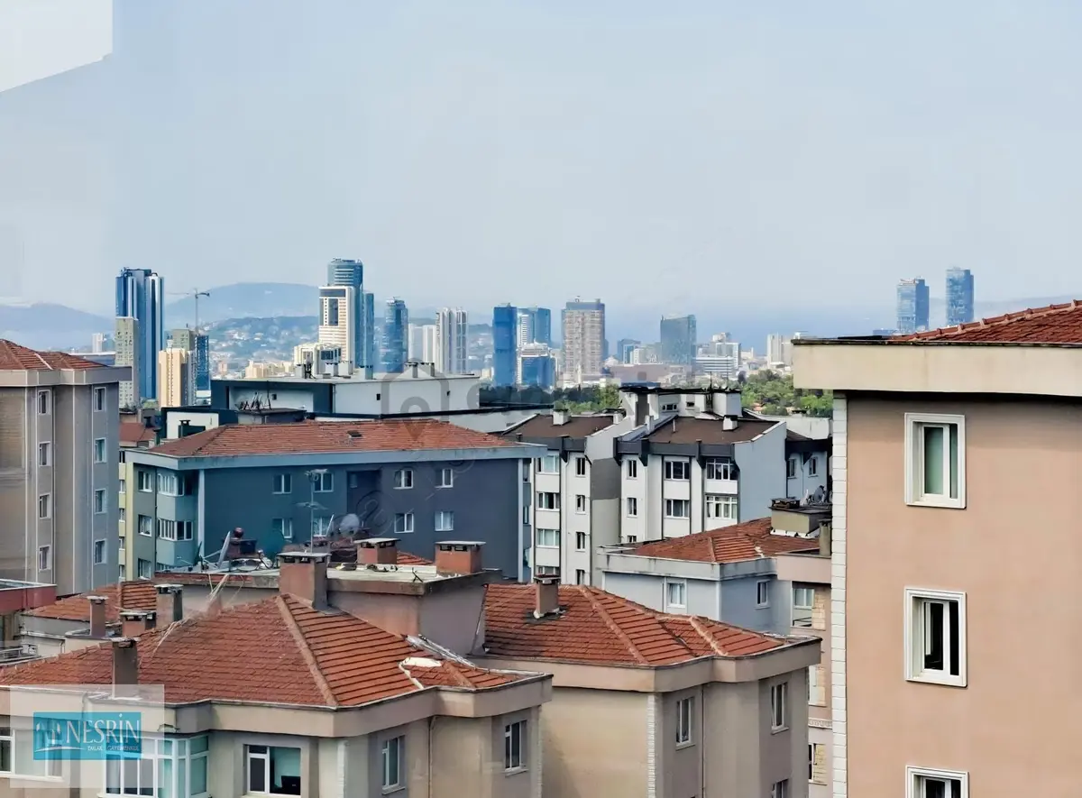 Nesrin Emlak'tan Cadde Kenarı Adalar Manzaralı Daire