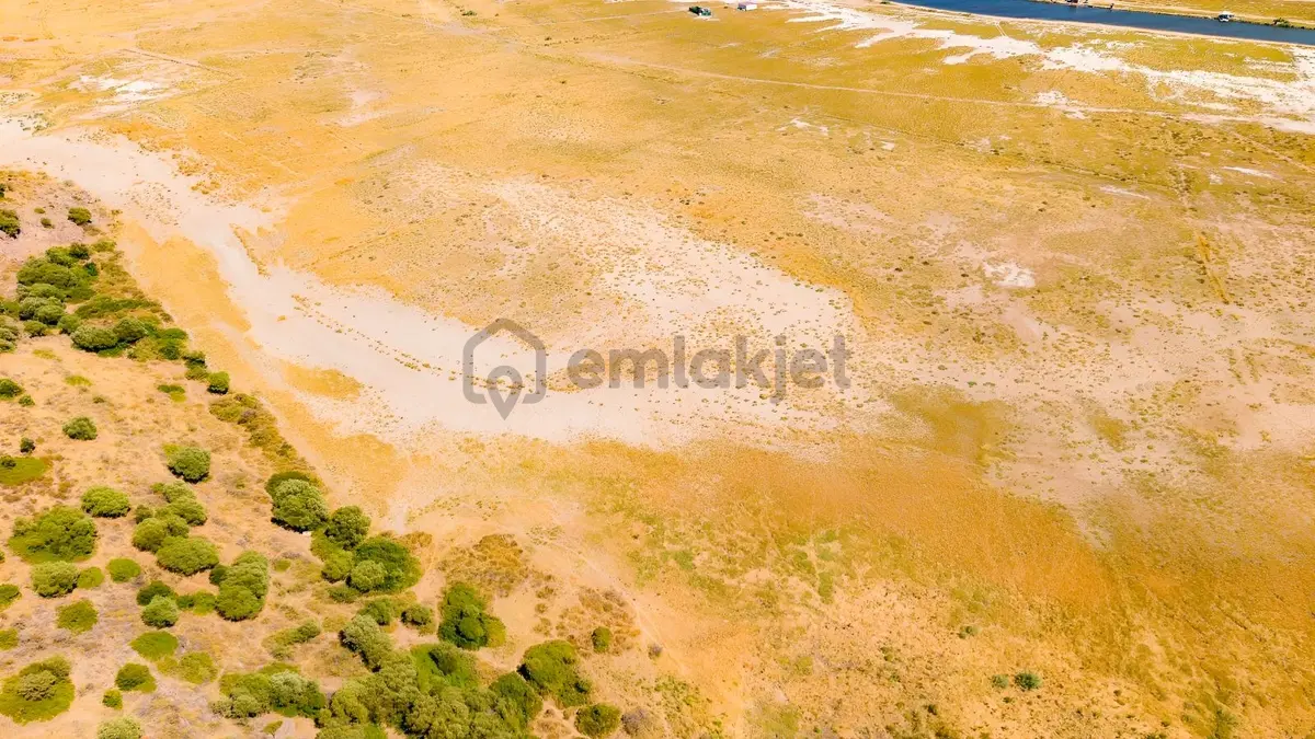 Foça Yenibağarası Mah. Satılık Tarla - 10