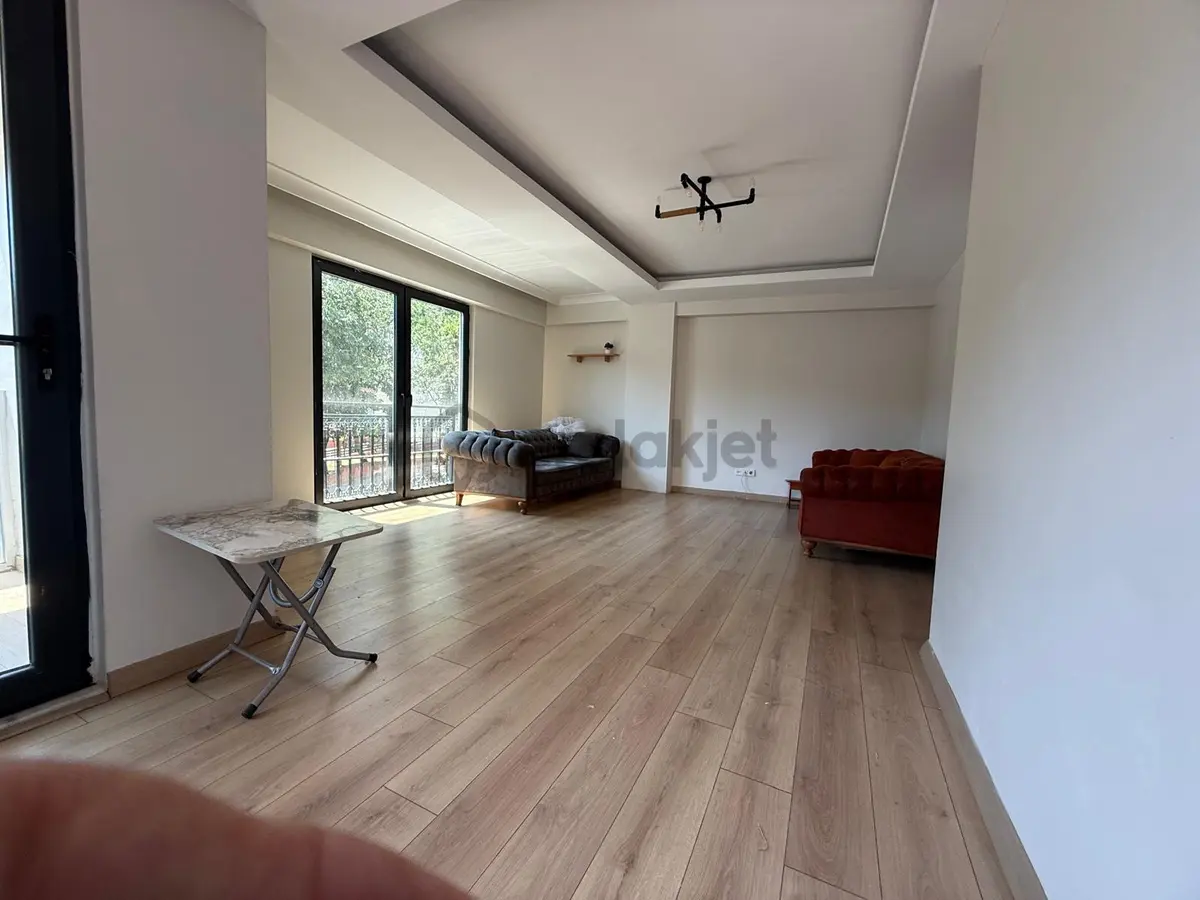 İçerenköy'de Genç Binada 2+1 Bakımlı Kiralık Daire - 12