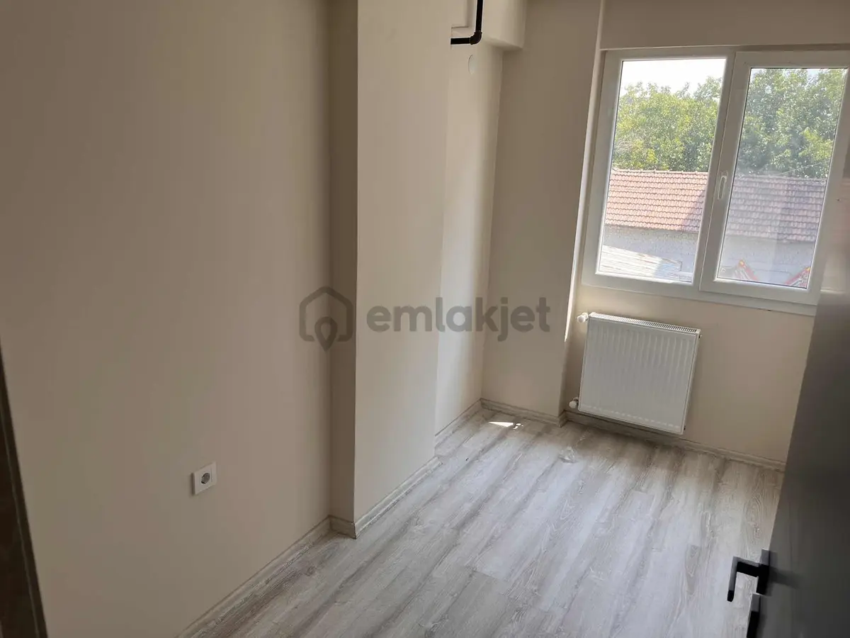 Meydanda, İzban'ın Dibinde, Ara Kat, Doğalgazlı, Asansörlü Daire - 2