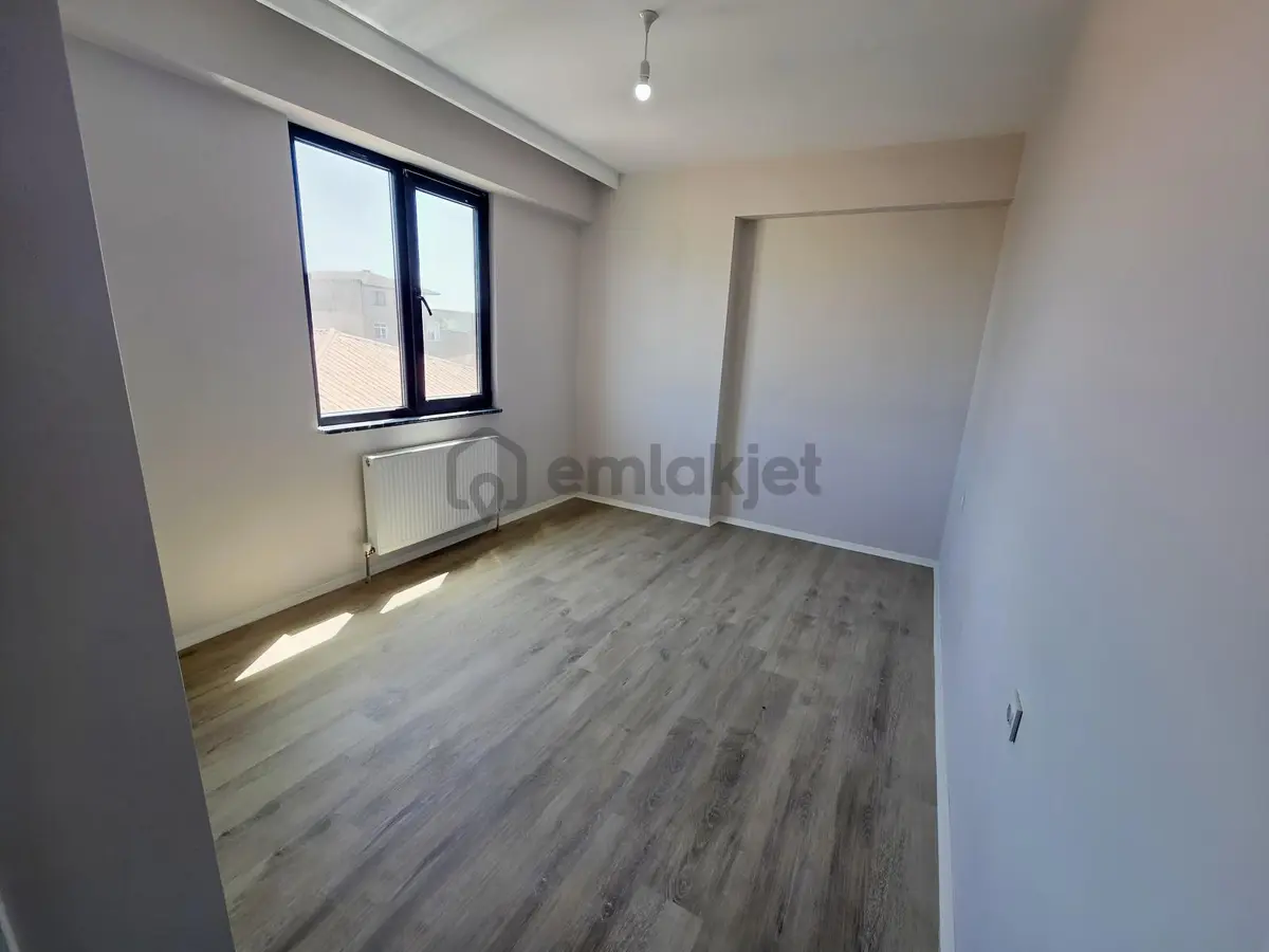 Akşemsettin'de 4. Katta, Ebeveyn Banyolu, Site İçinde Arakat 2+1 - 12