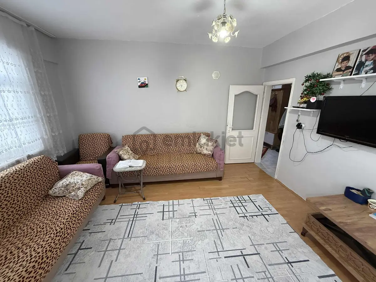 Cadde Üzerinde Satılık Gazi Mah. Çift Balkonlu 2+1 Daire - 4