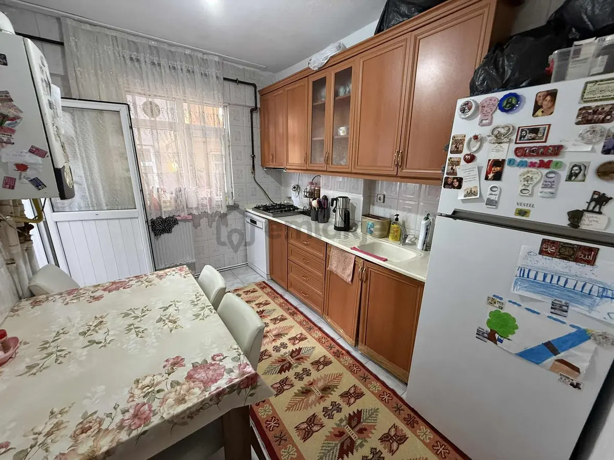 Cadde Üzerinde Satılık Gazi Mah. Çift Balkonlu 2+1 Daire - 8