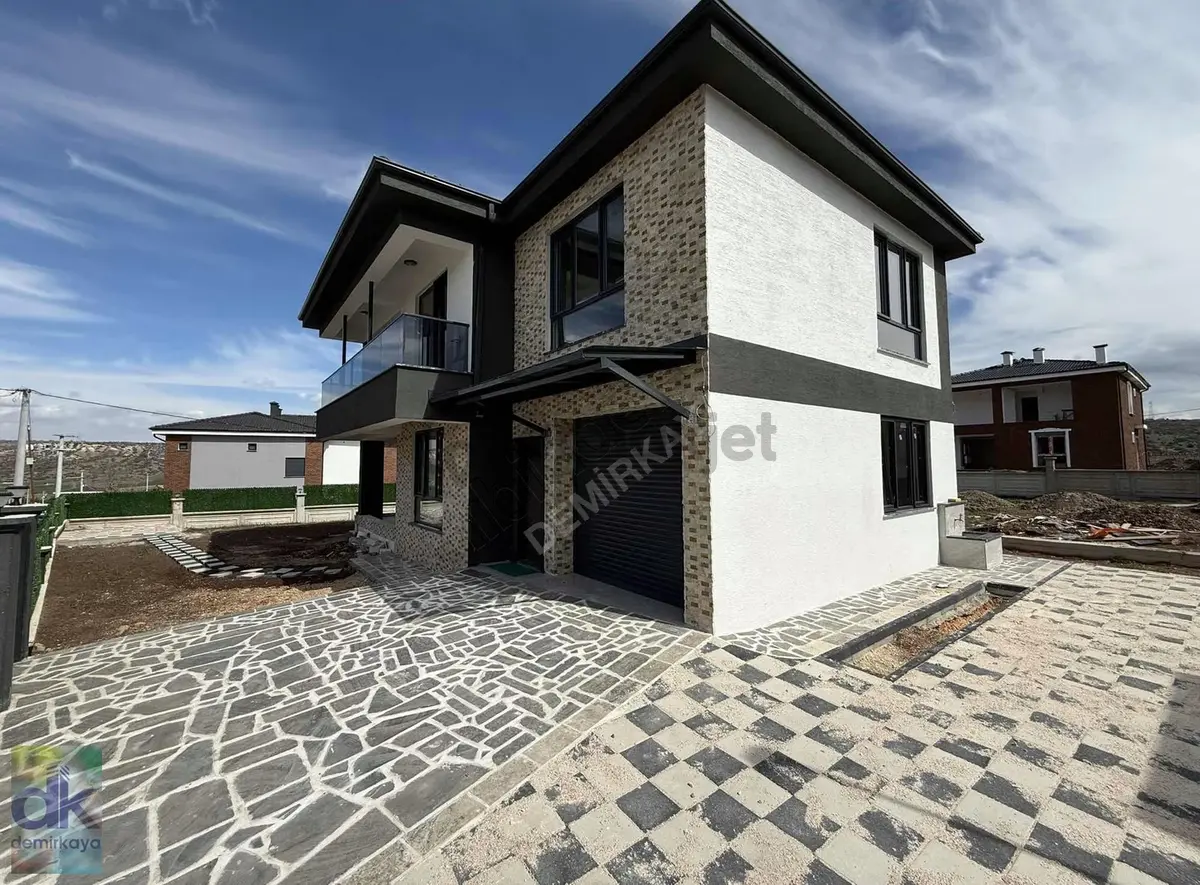 Sarısungur Mahallesinde Satılık Lüks Villa - 23