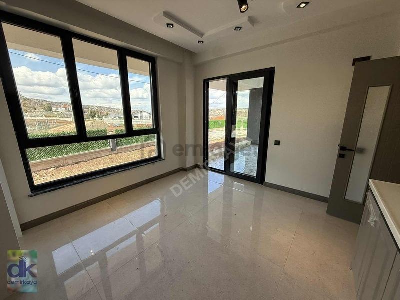 Sarısungur Mahallesinde Satılık Lüks Villa - 15