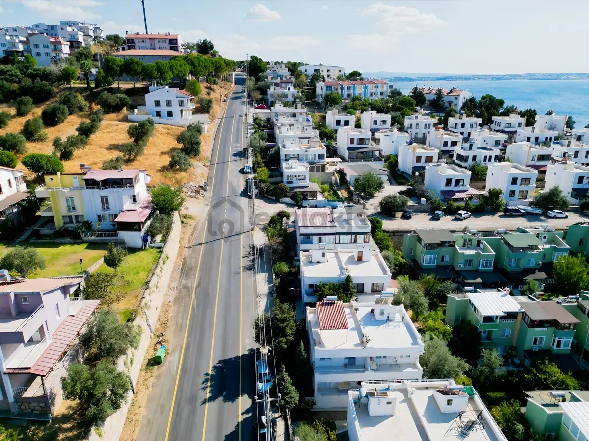 Burhaniye Pelitköy De Denize Yakın Satılık 3+1 Villa