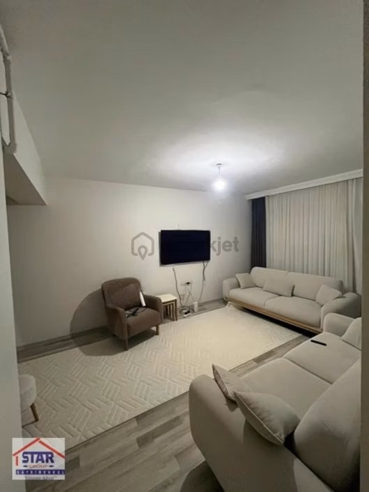 Metrobüse 10 Dk Ultra Lüx Site İçerisinde 2+1 Satılık Ev - 2