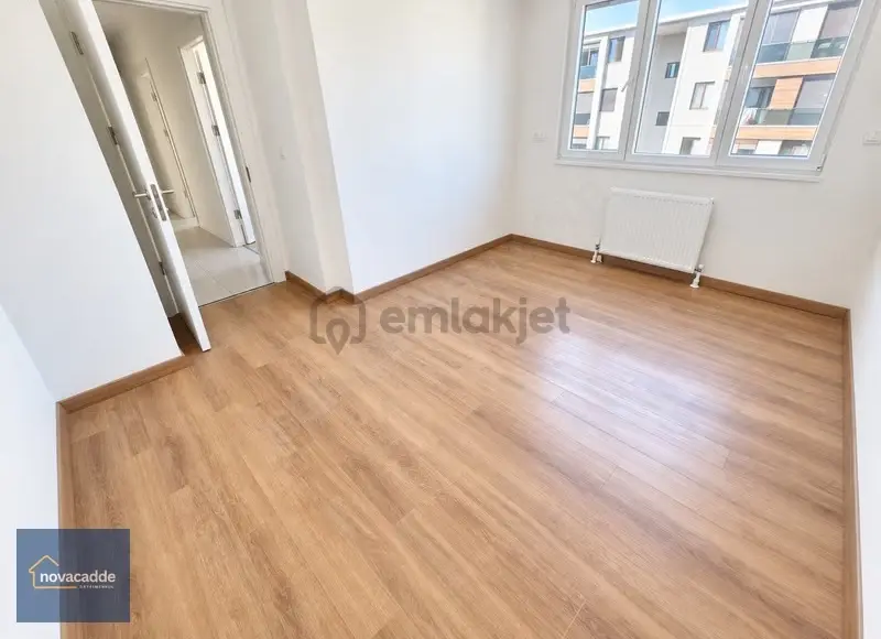 Erenköyde Yeni Binada Balkonlu Geniş 2+1 Daire - 17