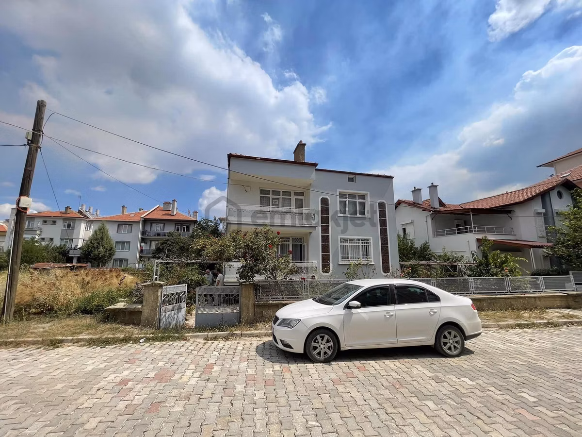 Birimden Satılık İki Katlı Bodrumlu 413m2 Arsa Payı Hıdırlıkta