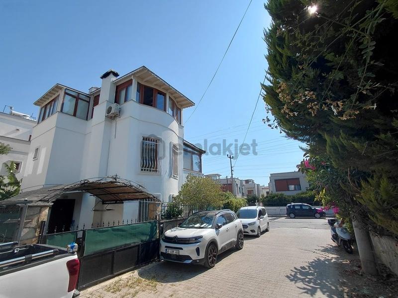 Bahçelievler Denize Yakın Konumda Köşe Başı Müstakil Ev - 9