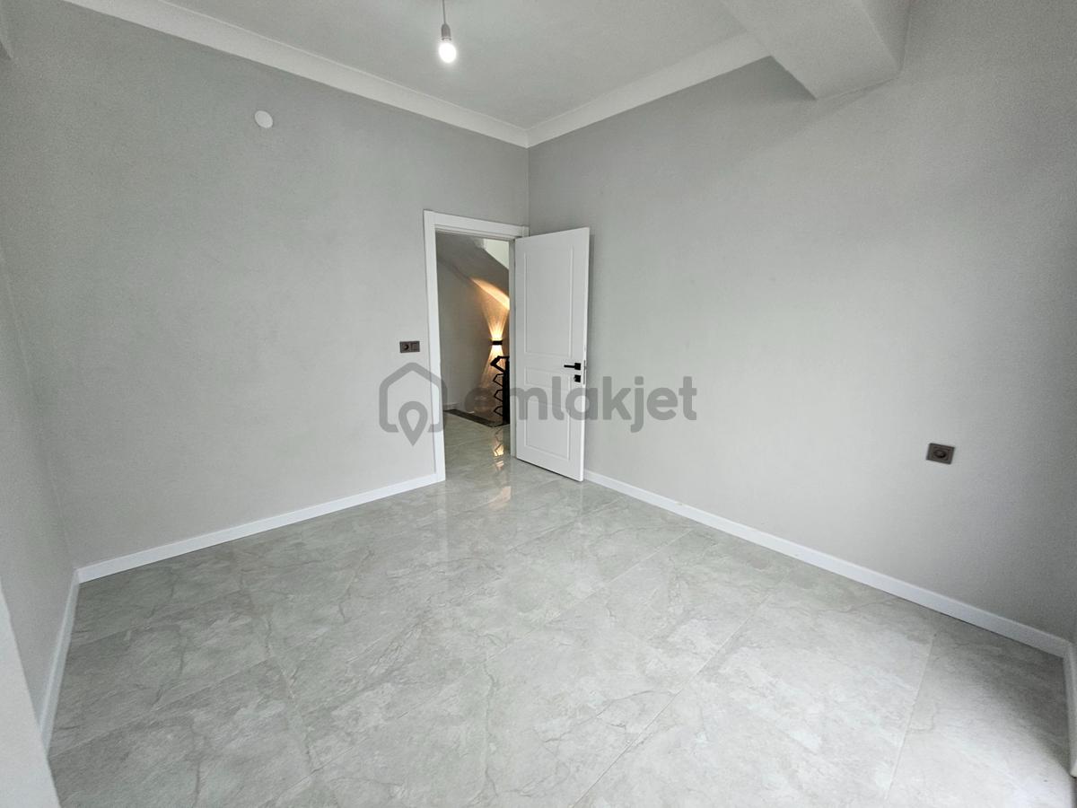 Denize Yürüme Mesafesinde, 3+1 Yerden Isıtmalı Bahçeli Villa - 22