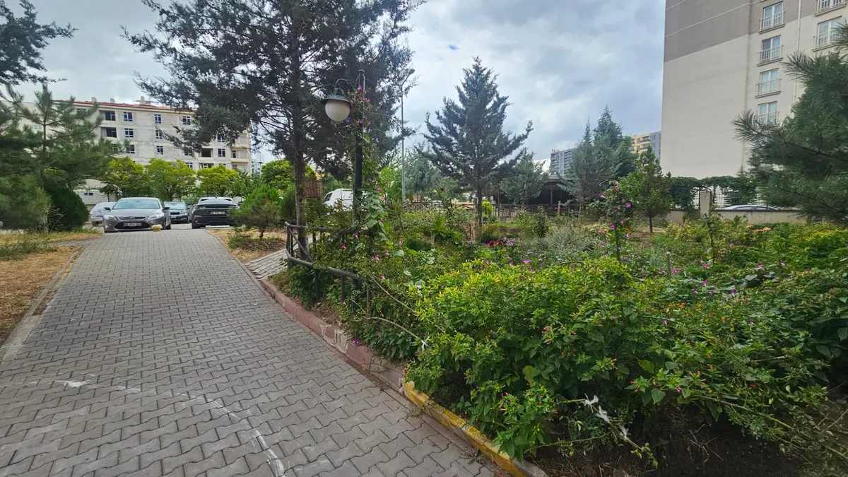 Site İçerisinde Ara Kat 3+1 Yapılı Daire - 30