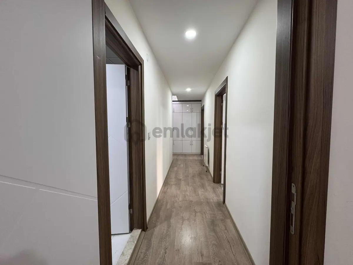 Van Yapı Emlak'tan Kiralık 2+1 Lğx Daire Çift Banyolu - 21