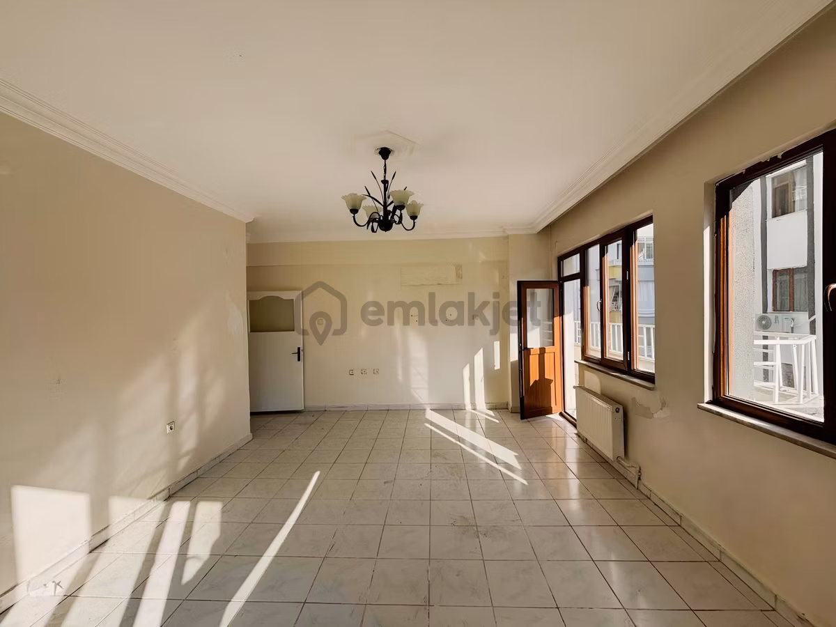 Gaziler Çeşme Durağı Cıvarı Acil Satılık 3+1 Arakat Daire - 9