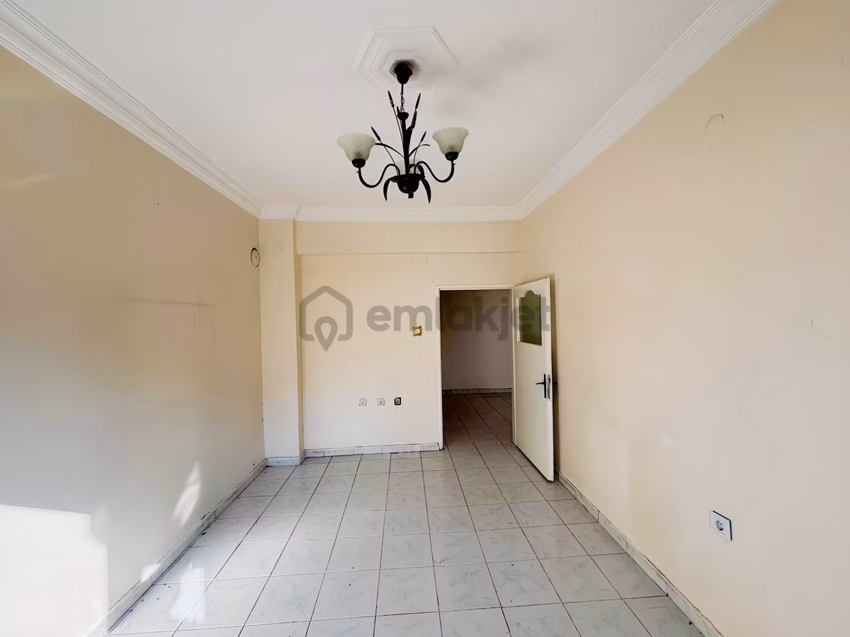 Gaziler Çeşme Durağı Cıvarı Acil Satılık 3+1 Arakat Daire - 6