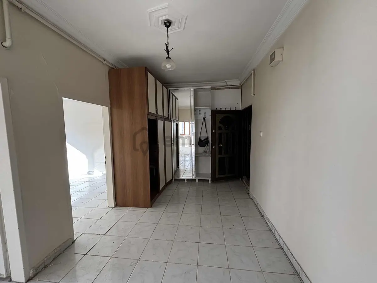 Gaziler Çeşme Durağı Cıvarı Acil Satılık 3+1 Arakat Daire - 2