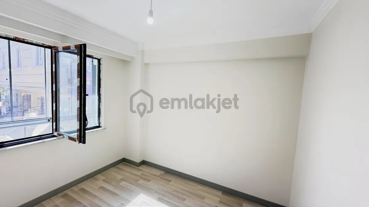 Merkezi Konumda Ara Kat 1+1 Kiralık Daire - 5