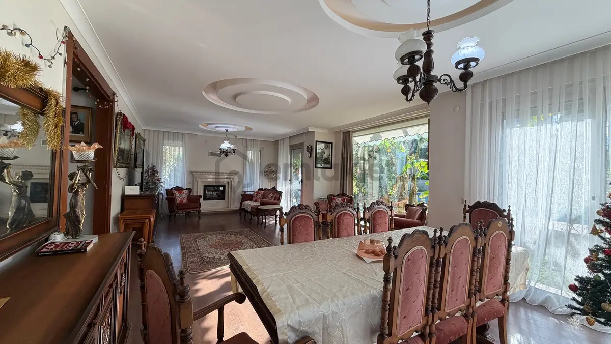 Güzelbahçede 5+2 Havuzlu Site İçerisinde Villa - 13