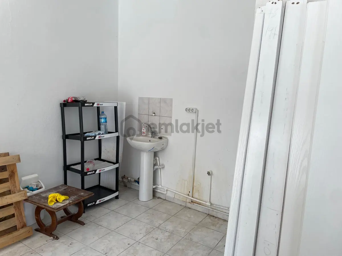 Beyoğlu Caddesi Üzerinde Kiralık Köşe Dükkân - 4