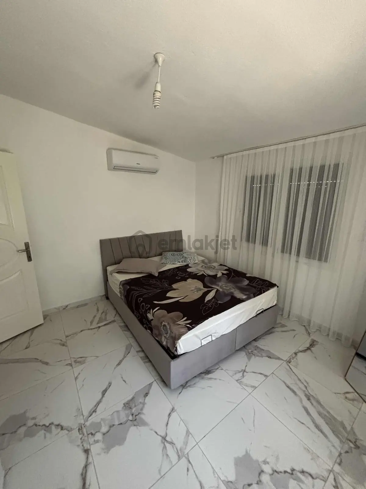 Müstakil 5+1 Kısmi Eşyalı Villa - 12