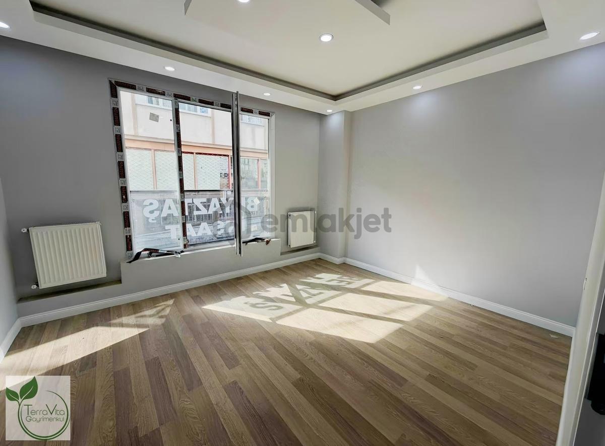 Halkalı Fatih Caddesinde M1 Metro 6 Dk Balkonlu 2+1 Daire