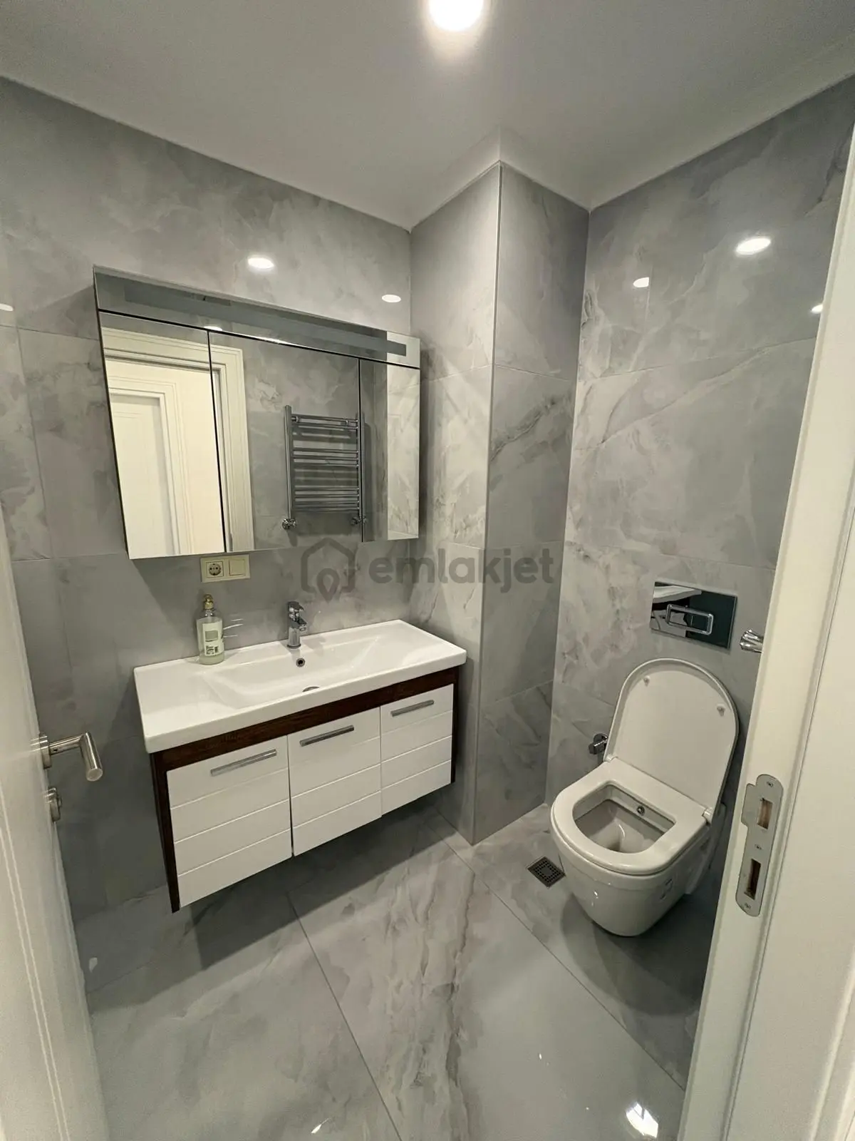 Bahçelievler Mahallesinde 3+1 Kiralık Daire - 14