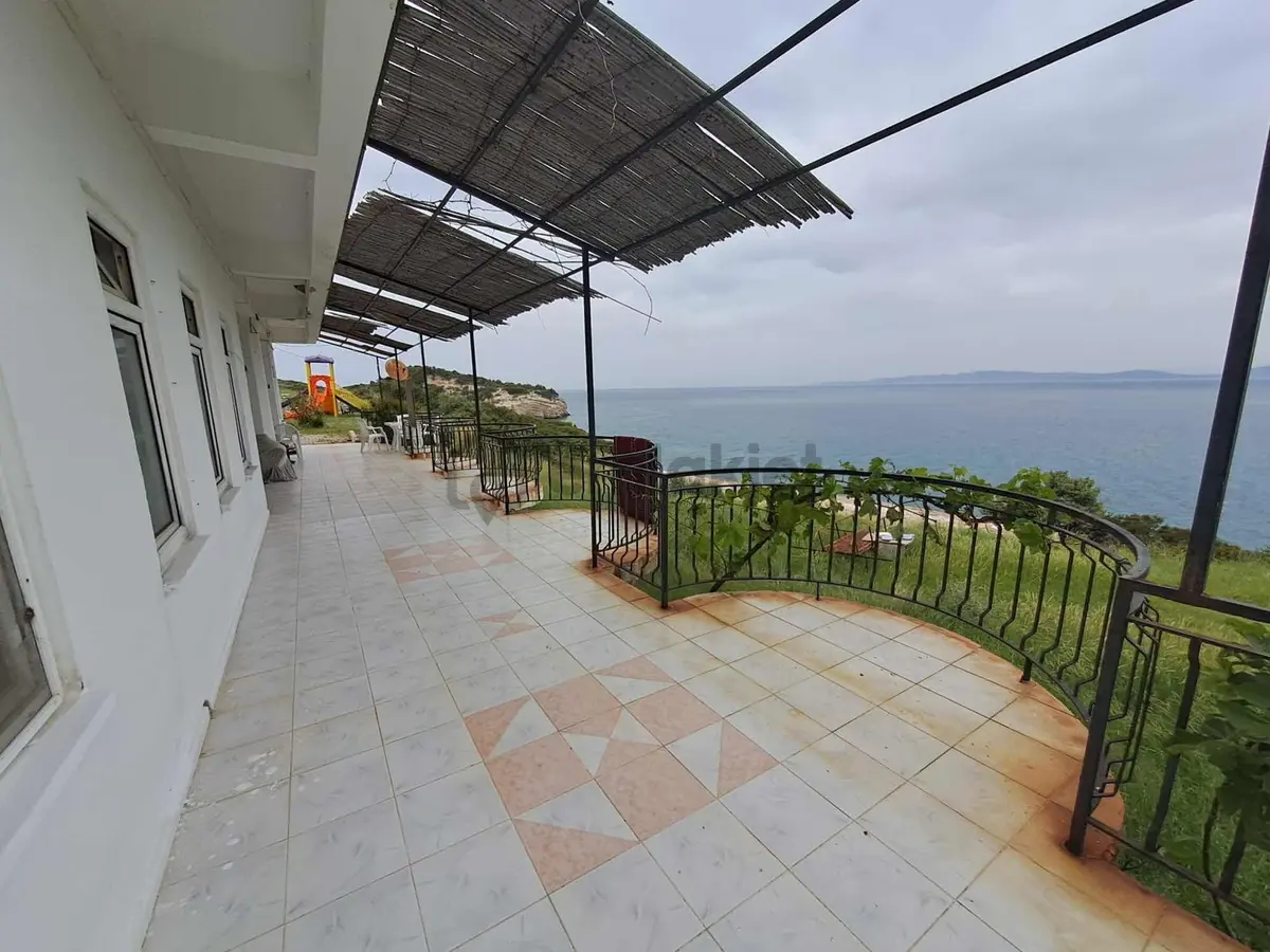 Karaburun Sasko Sitesi'nde Denize Sıfır Satılık Villa - 32
