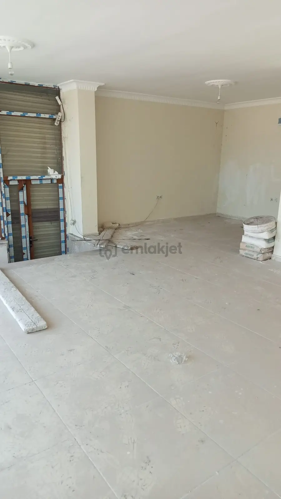 Esenyurt'ta 3 Katlı Dükkan - 4