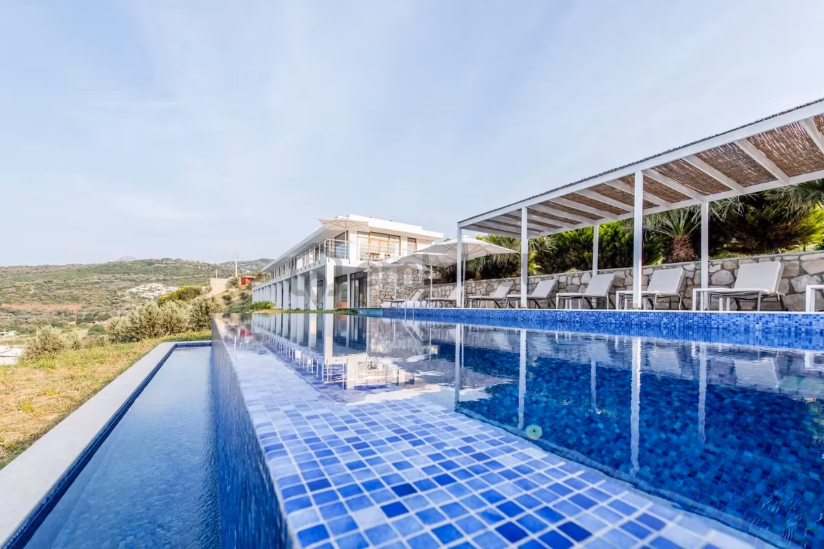 Suna Tabakçı'dan Mimar İmzalı Deniz Manzaralı Lüks Villa - 2