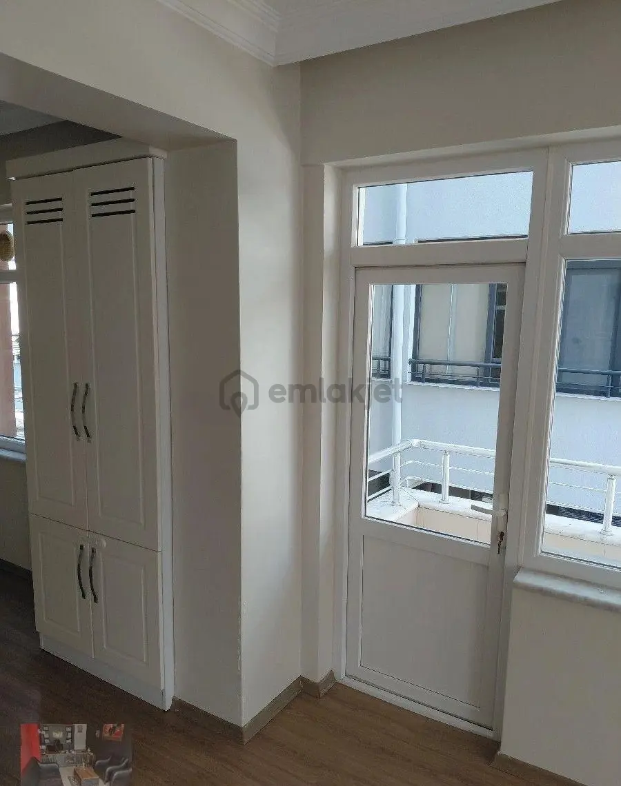 Karamanoğlu Emlak'tan Geniş Ve Kullanışlı Daire - 13