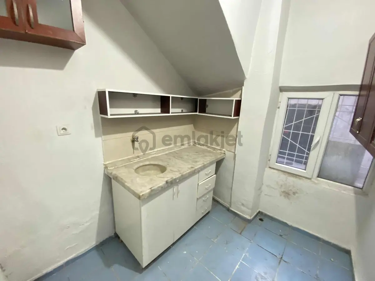 Bağlar Dörtyol Girne Caddesinde Acil Satılık Daire