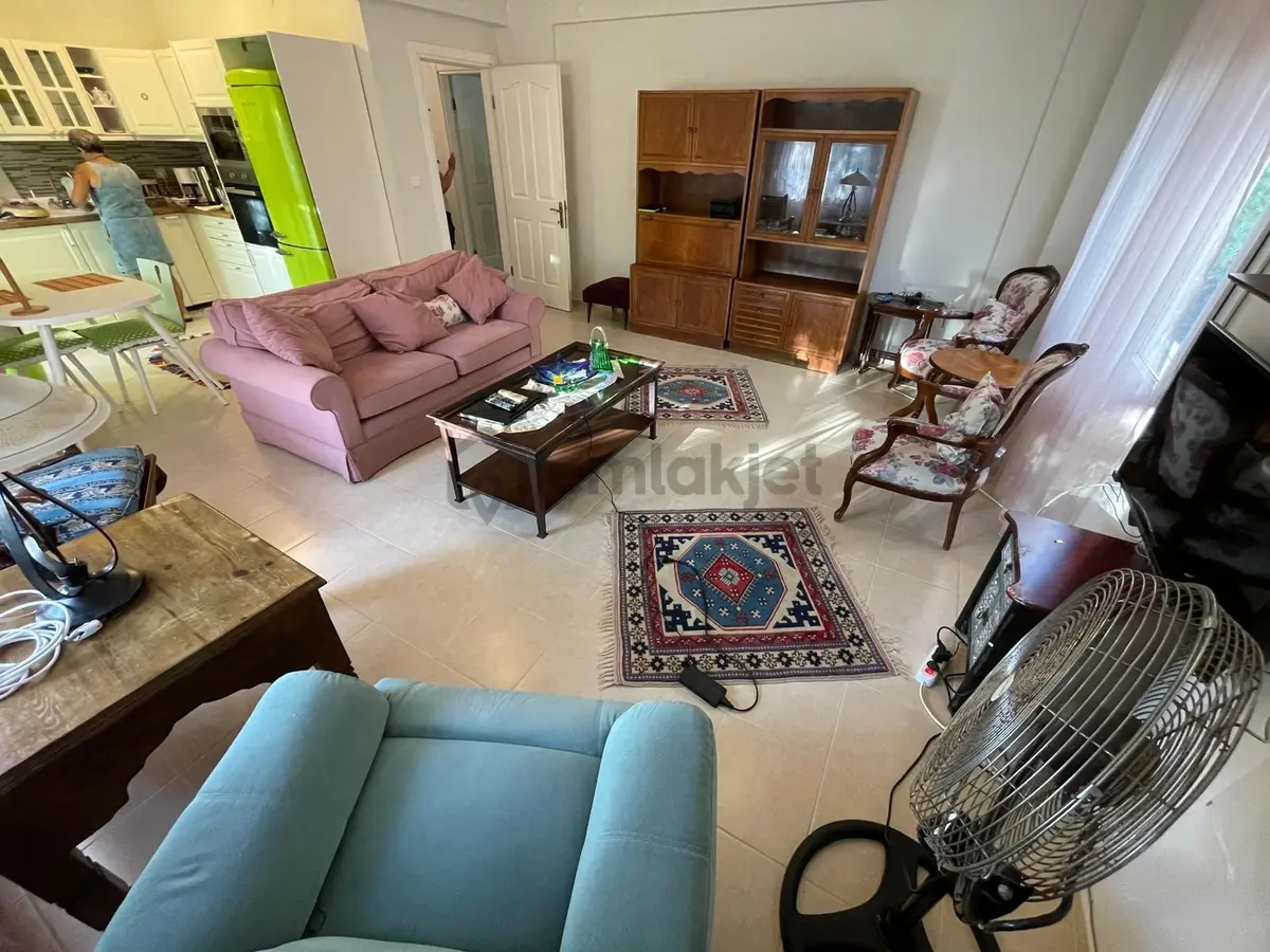 Çeşme Merkezde Kiralık Eşyalı 3+1 Daire