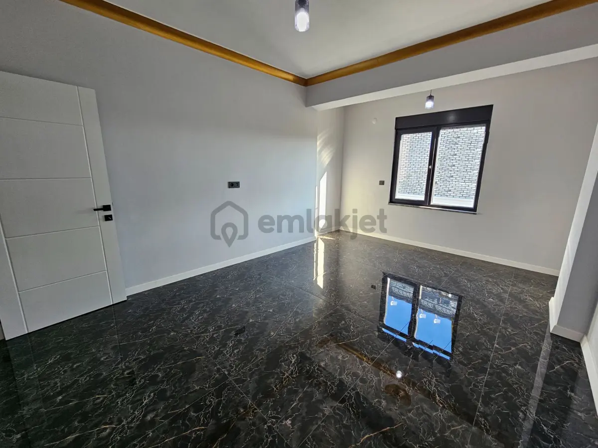 Deniz'den 4+1 Havuzlu. Geniş Bahçeli Villa - 25
