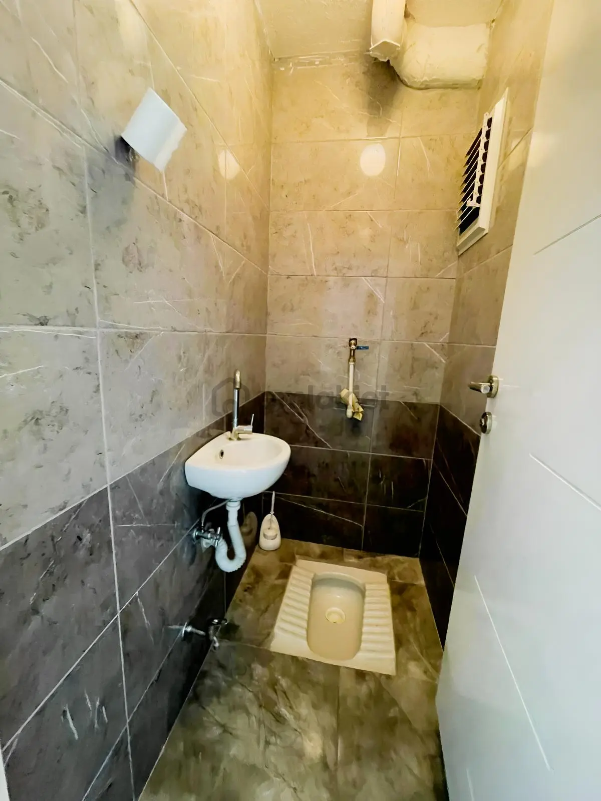 Mil-kop Sitesin'nde Yapılı Manzaralı 2+1 Satılık Daire - 6
