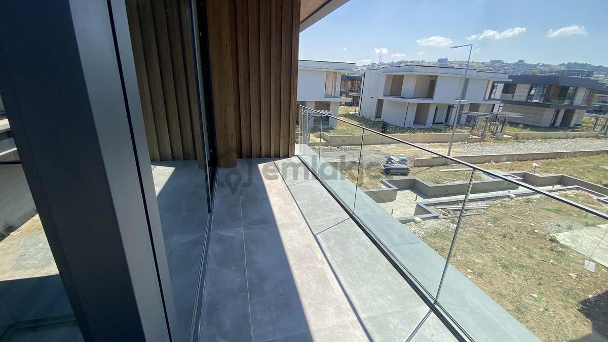 Şhir Ve Yaşam Sitesinde Kullanıma Hazır Triplex Villa - 30